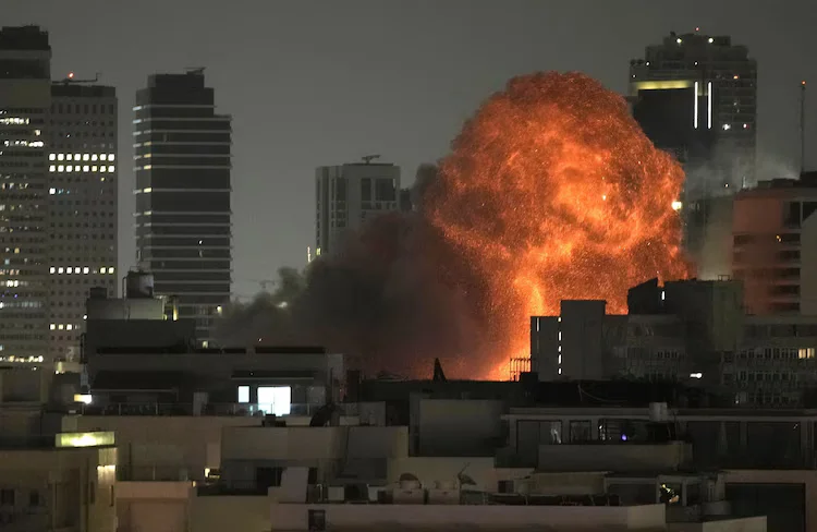 Tel Aviv sub bombe