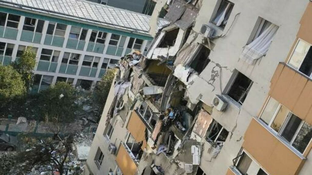 Explozie devastatoare într-un bloc din București