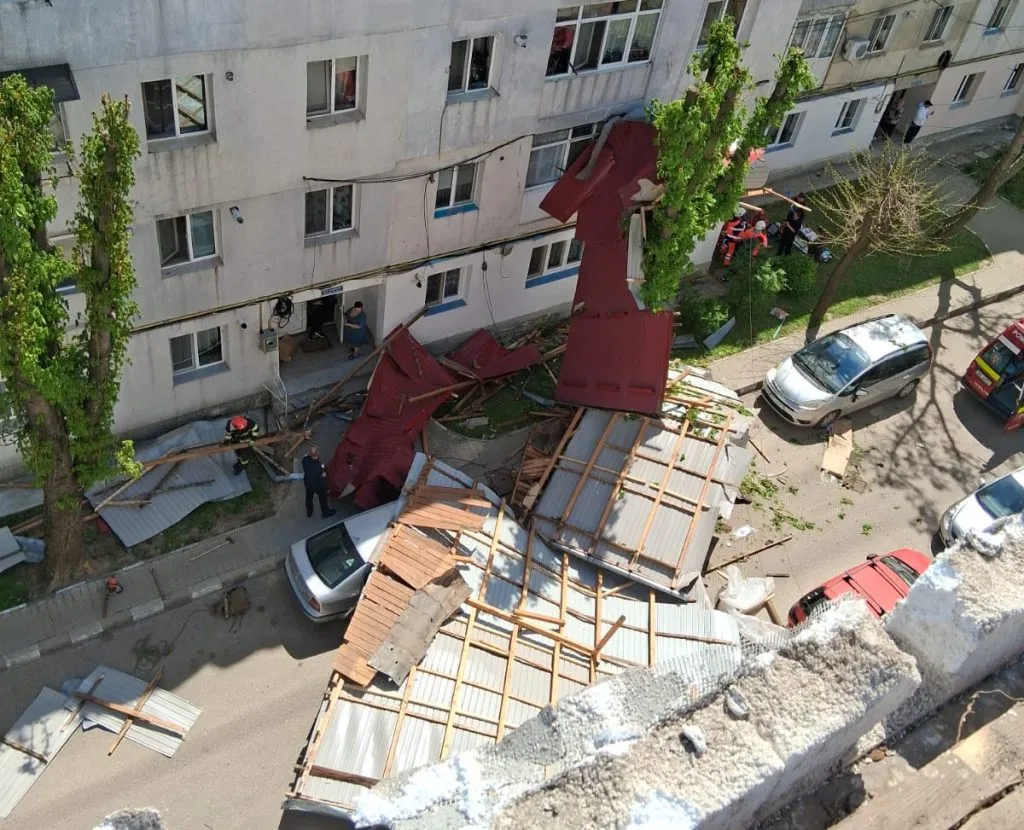 Moldova: Bilanț tragic în urma furtunilor violente. Un mort, mai mulți răniți și mii de gospodării fără curent